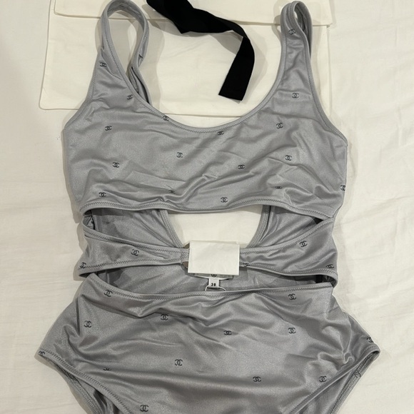 Chanel coco beach 24 swimsuit - Picture 3 of 8